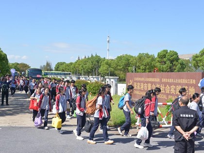 张家港市塘桥高级中学高二年级赴青少年社会实践基地系列报道（一）