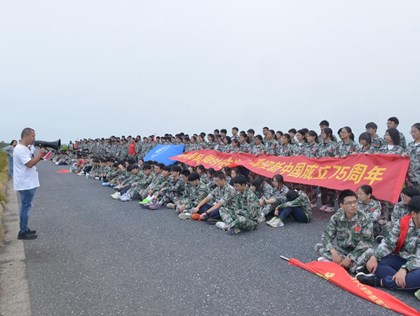 张家港市塘桥高级中学高二年级赴青少年社会实践基地系列报道（二）