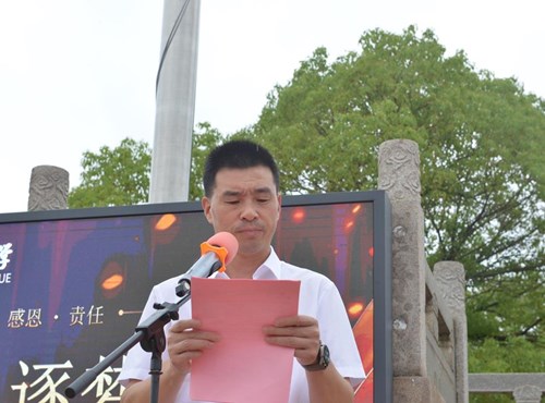 十八而志承大任 青春向党启新程——塘桥高级中学2025届高三成人仪式圆满举行 