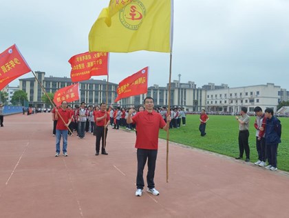 以奔跑赴山海　 以热血赴荣光