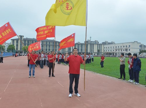 以奔跑赴山海　 以热血赴荣光